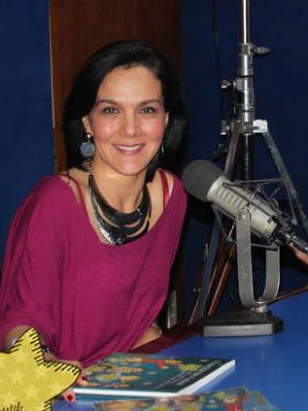 Iliana Hijuelos Blogger